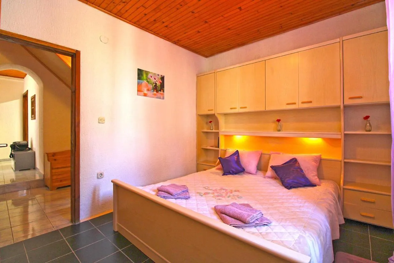Apartment Luka 2192 Pula 0*,